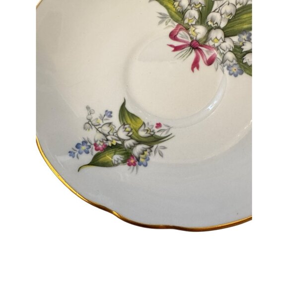 1 Vintage Regency English Bone China Lily of Valley Floral Saucer With Gold Trim - Picture 3 of 4